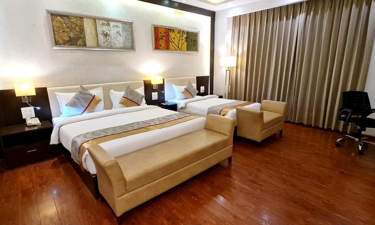 Bravura Gold Resort Meerut Eksteriør billede