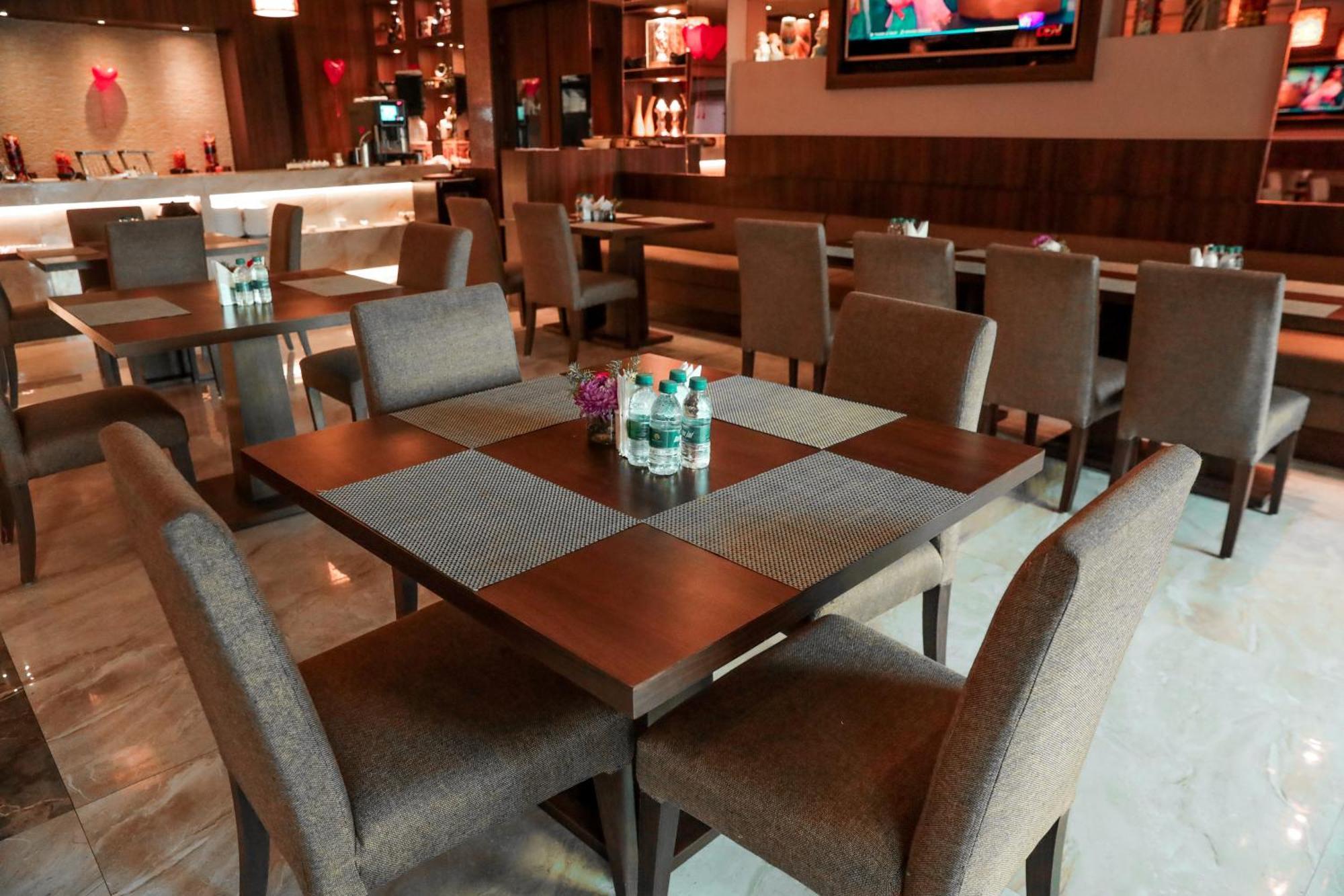 Bravura Gold Resort Meerut Eksteriør billede