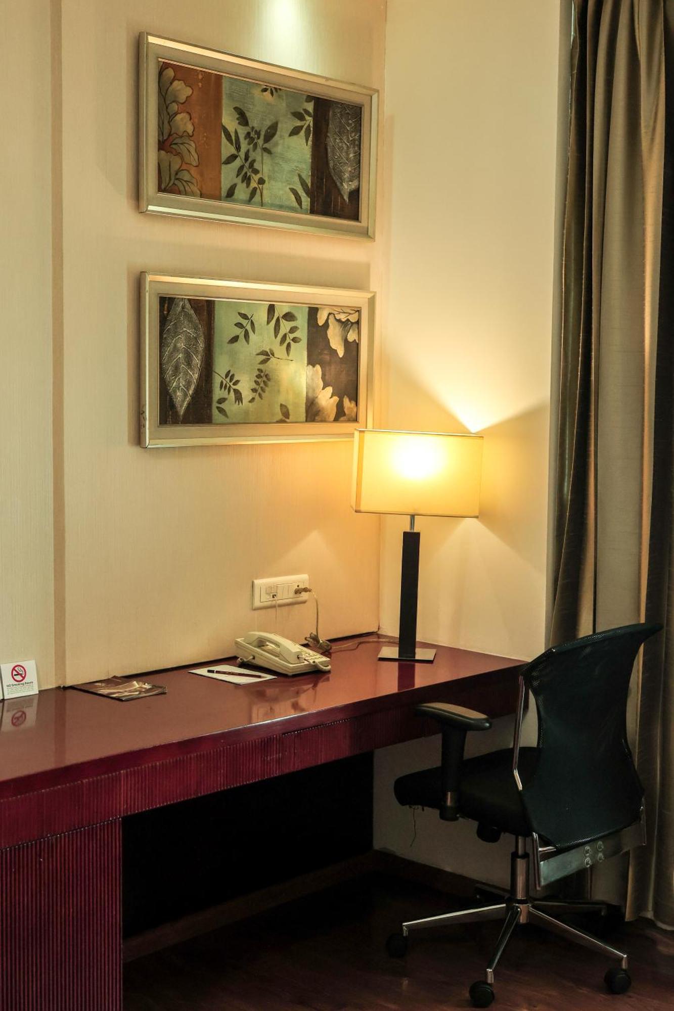 Bravura Gold Resort Meerut Eksteriør billede