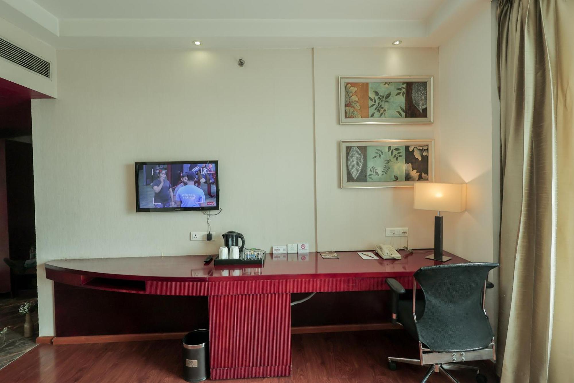 Bravura Gold Resort Meerut Eksteriør billede